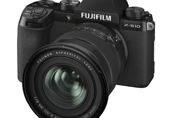 Nuova Mirrorless Fujifilm X-S10, design digitale, dimensioni compatte semplicità d’uso