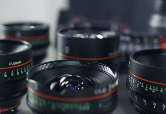 Tutti i vantaggi dei tubi macro e convertitori per obiettivi fotografici