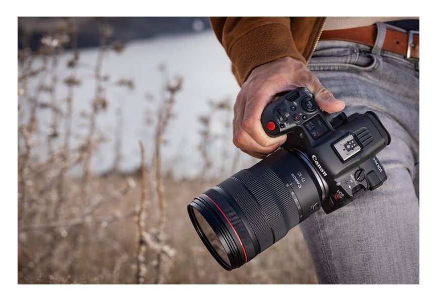 EOS R5 C la prima videocamera ibrida di Canon